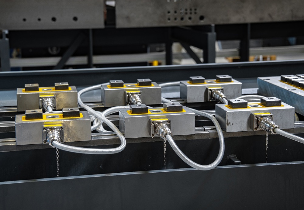 few poles electro permanent magnetic chuck